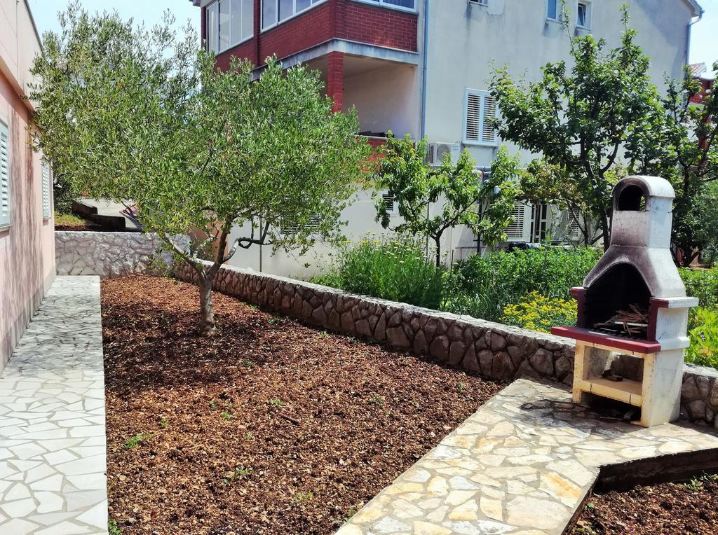 Apartment Nevenka Krk Town Exterior foto